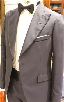 Abito 1 bottone,rever largo con bordino in raso, pantalone vita alta 